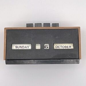 70s VINTAGE PERPETUAL CALENDAR
